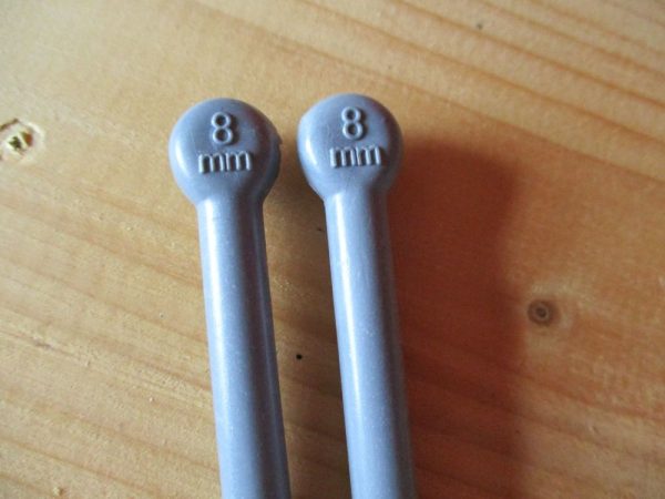 Grey Plastic 8mm x 25cm - Knitting Needles - Unbranded & Loose