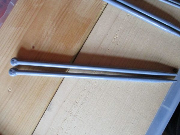 Grey Plastic 8mm x 25cm - Knitting Needles - Unbranded & Loose - Image 2
