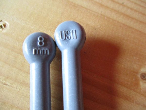 Grey Plastic 8mm x 25cm - Knitting Needles - Unbranded & Loose - Image 3