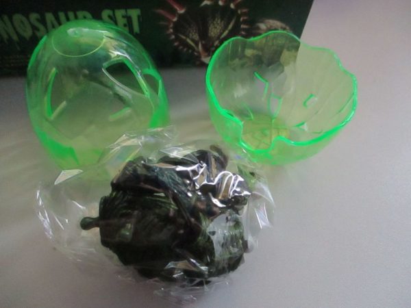Triceratops Dinosaur Construction Toy in "Cracked Egg" Case - Image 12