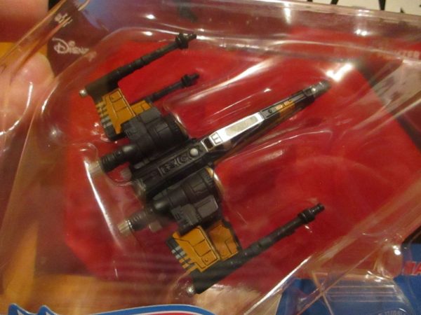 Star Wars - Licensed Poe's X-Wing Fighter - Image 10