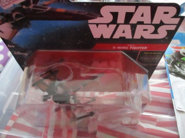 Star Wars - Licensed Poe's X-Wing Fighter - Image 6