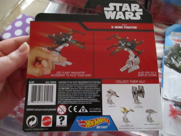 Star Wars - Licensed Poe's X-Wing Fighter - Image 3