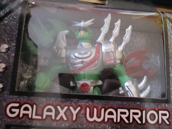 Green Galaxy Warrior Play Figure Set - Image 3