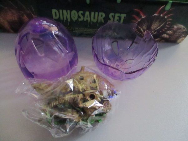 Stegosaurus Dinosaur Construction Toy in "Cracked Egg" Case - Image 12