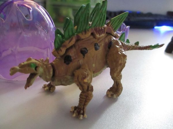 Stegosaurus Dinosaur Construction Toy in "Cracked Egg" Case - Image 11