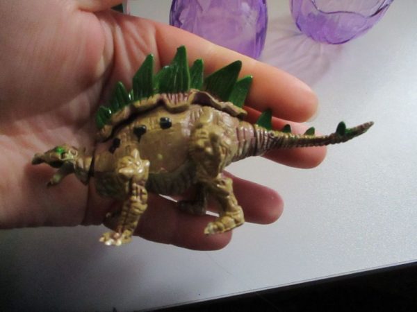 Stegosaurus Dinosaur Construction Toy in "Cracked Egg" Case - Image 9