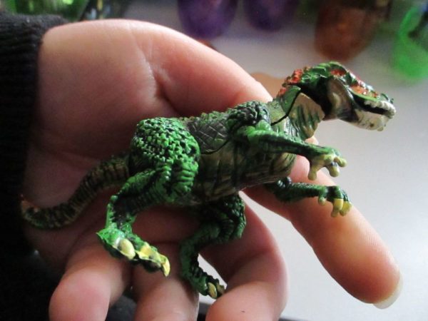 Allosaurus Dinosaur Construction Toy in "Cracked Egg" Case - Image 2
