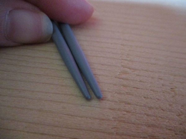 Grey Plastic 4mm x 25cm - Knitting Needles - Unbranded & Loose - Image 3