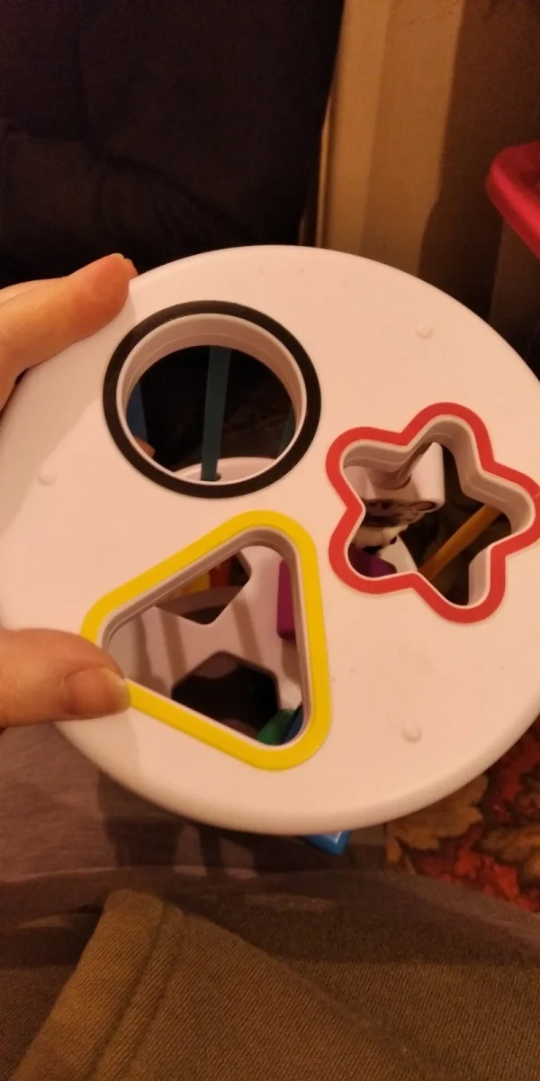 Kids2Inc shape sorter Fun Toy. Only 1 Cube. Still Lots Of Fun. Beads Attached - Image 4