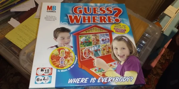 Guess Where? Where Is Everybody? Board Game- MB Games - 2005 - 100% Complete VGC
