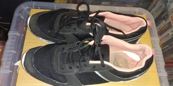F & F Black And White Active Trainers Size 7 - Image 7